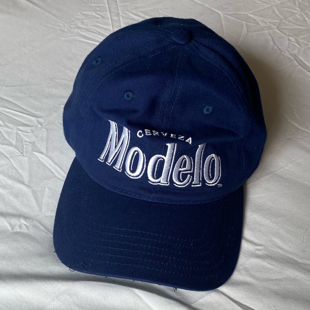 This is a navy blue Modelo hat, OS fits all!